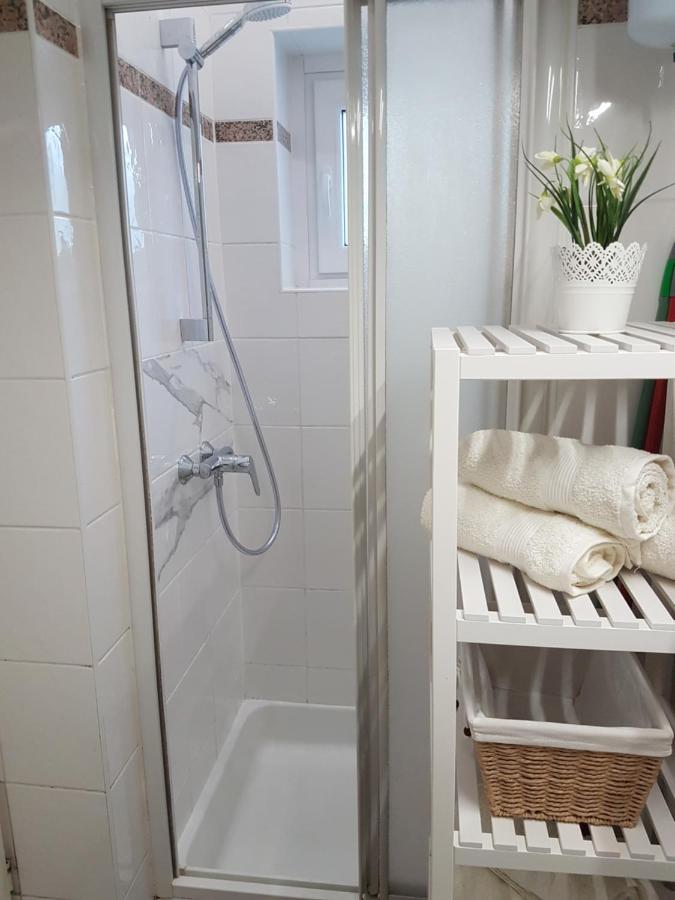 Apartma Zusterna Za Bazenom Koper Exterior foto